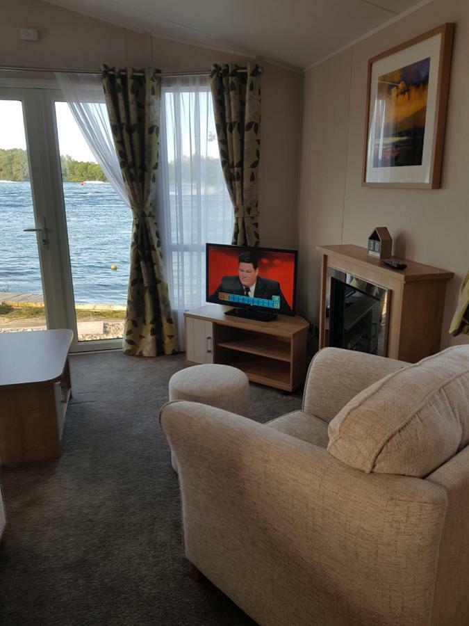 Dees Hot Tub Breaks At Tattershall Lakes Jet Ski 4 Exteriér fotografie